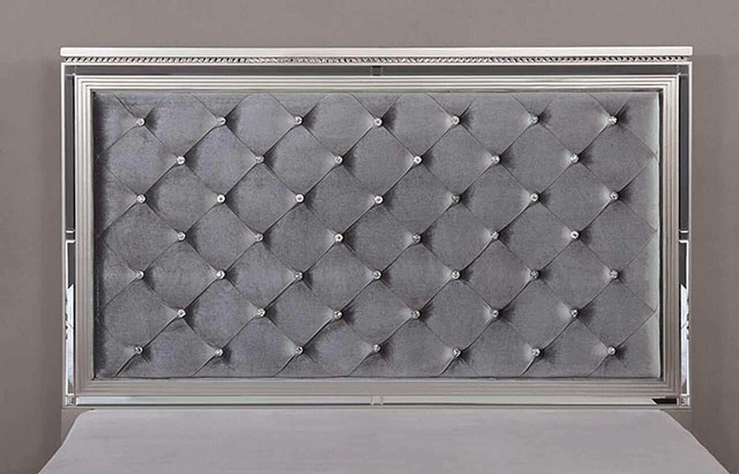 Belleterre Queen Bed In Silver