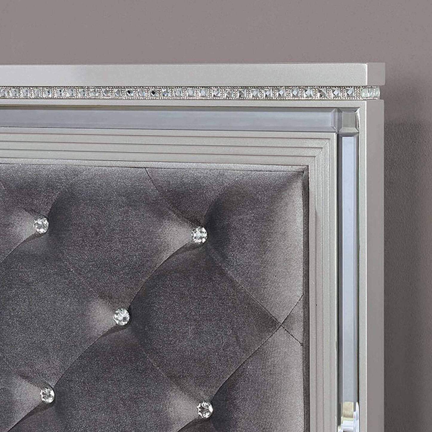 Belleterre Queen Bed In Silver