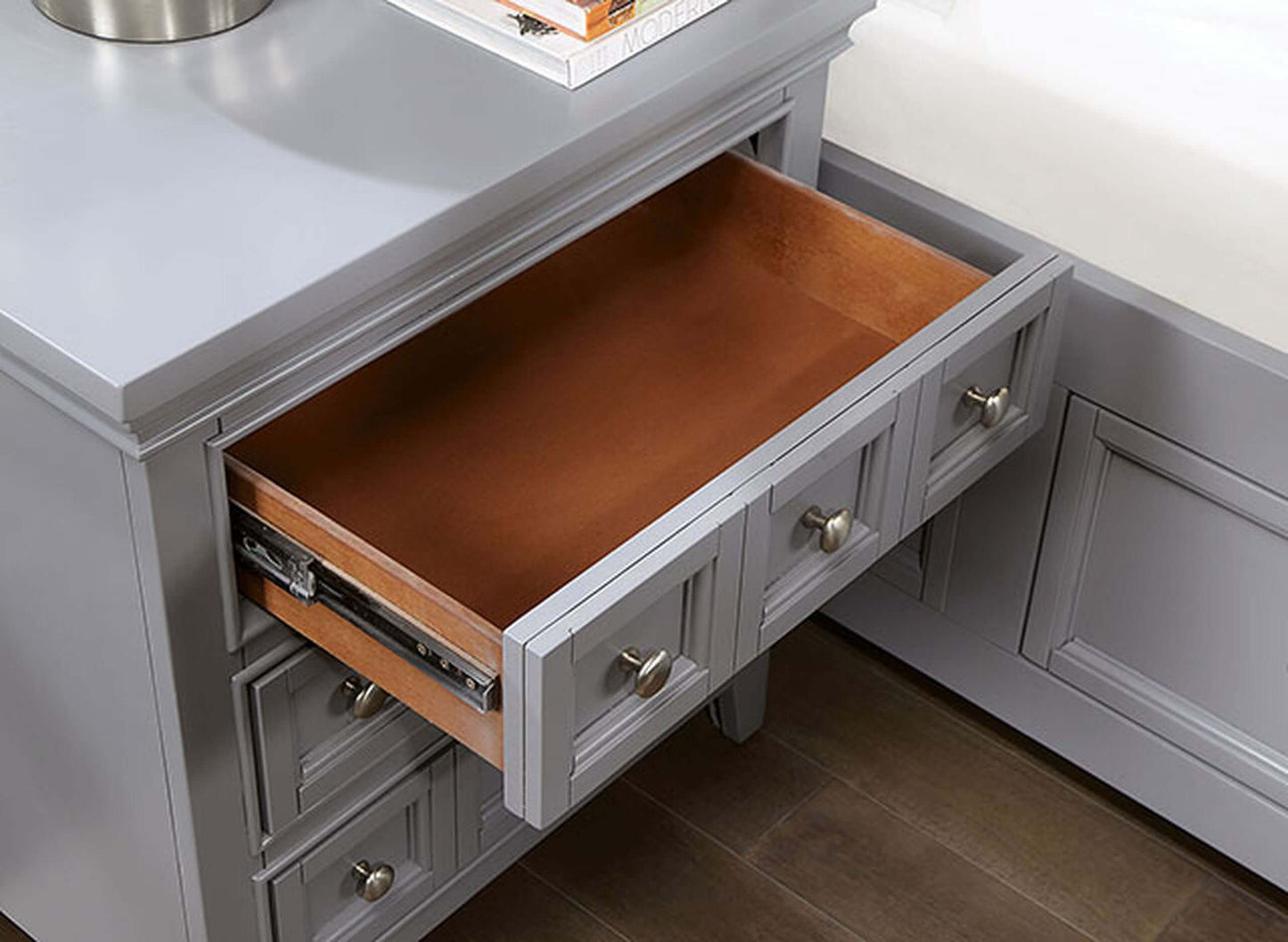Castlile Bedroom Set In Gray