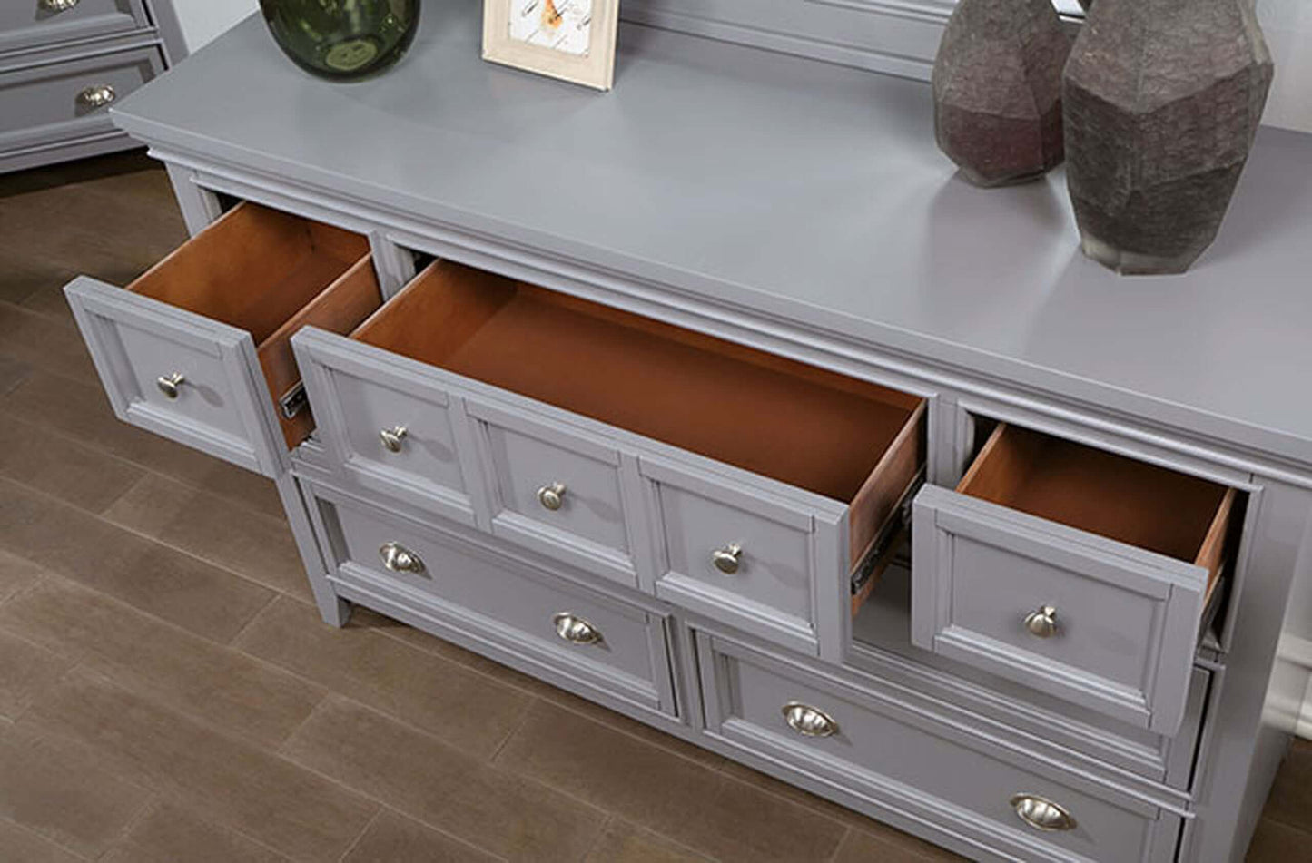 Castlile Bedroom Set In Gray