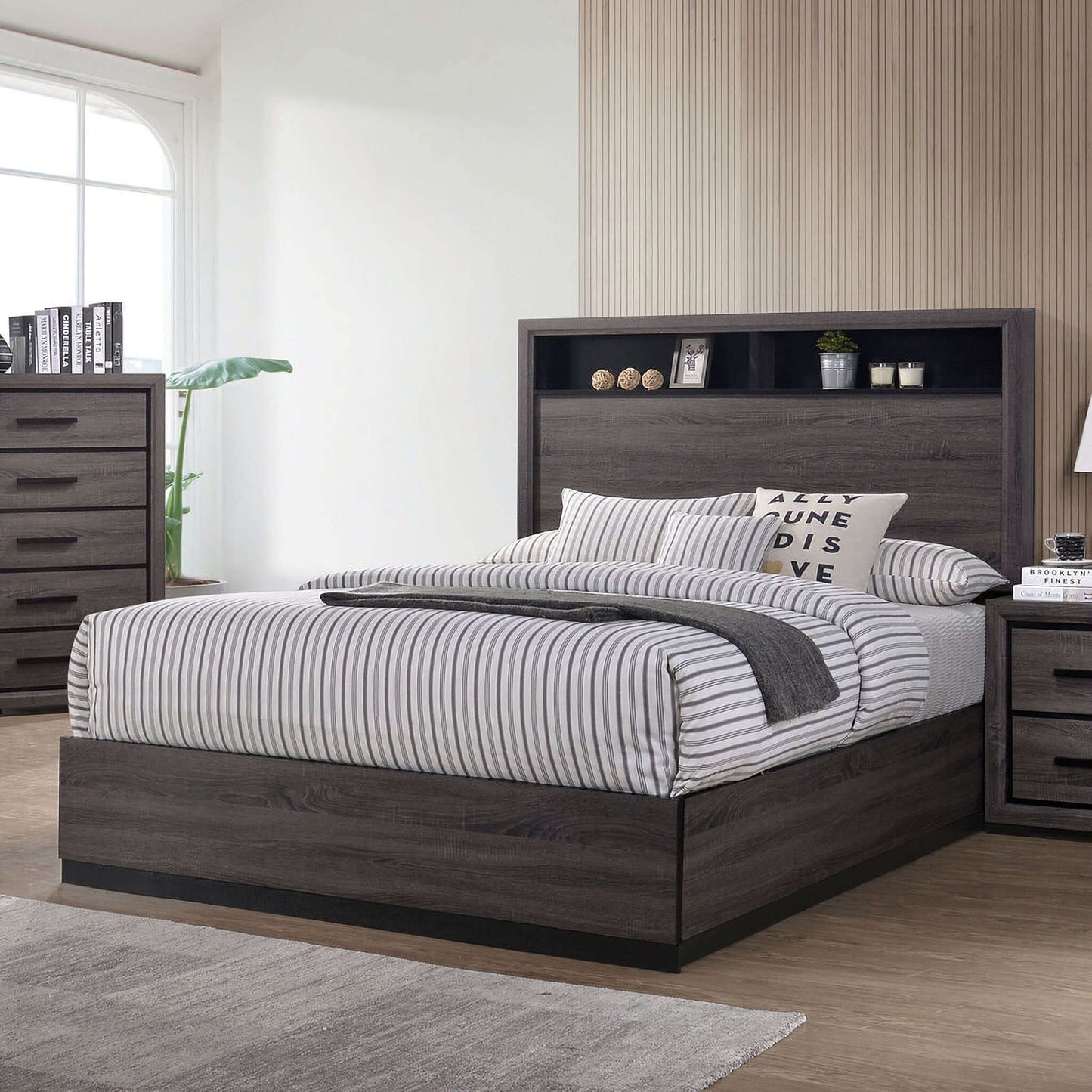 Conwy Queen Bed In Gray