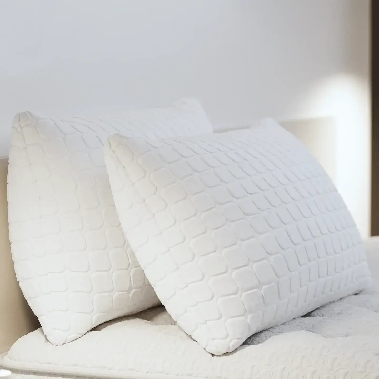 Diamond Easy Adjustable Pillow 20" x 28".
