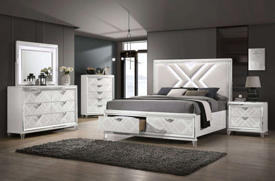 Emmeline Eastern King Bed In Silver