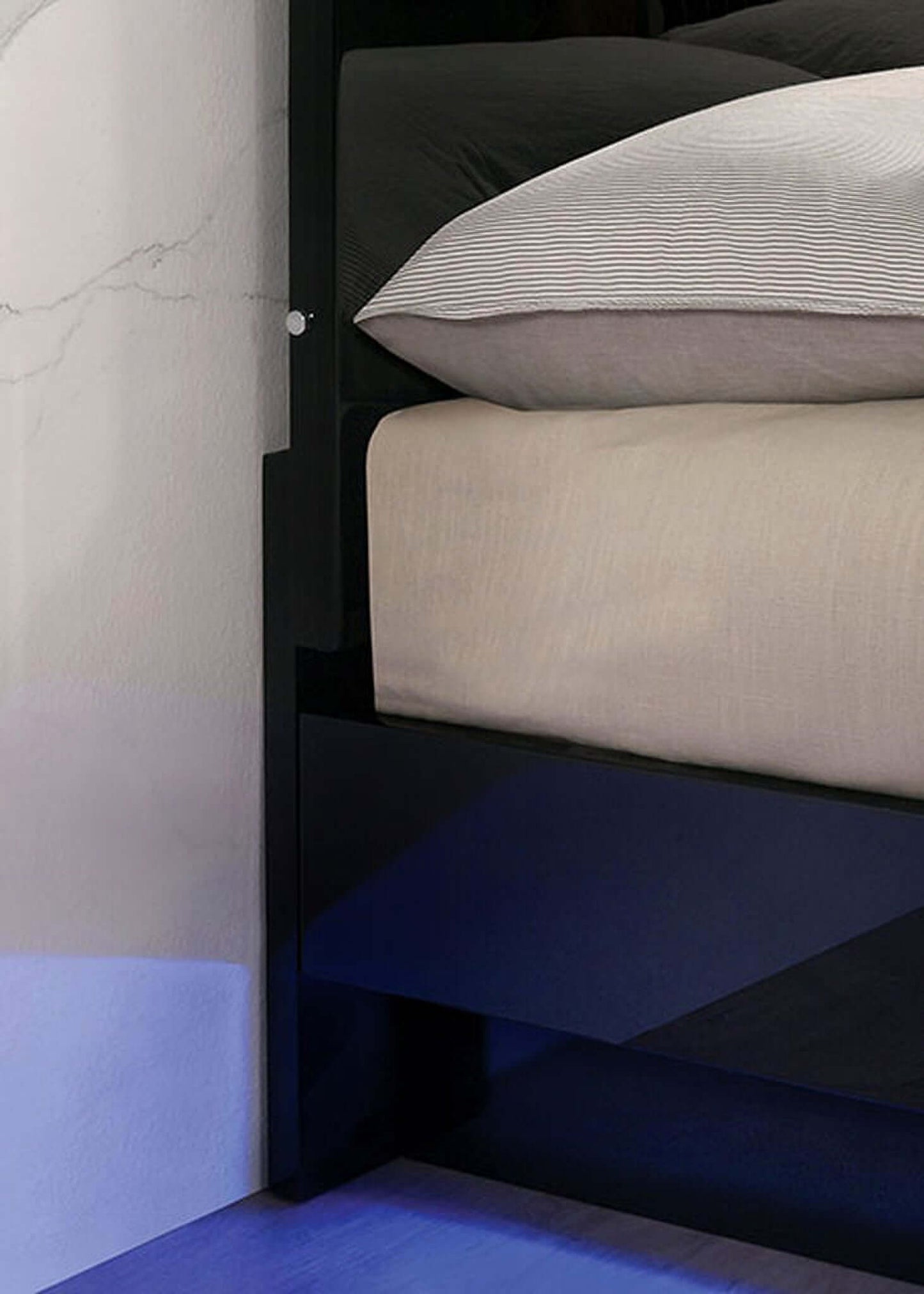Erlach Queen Bed In White and Chrome