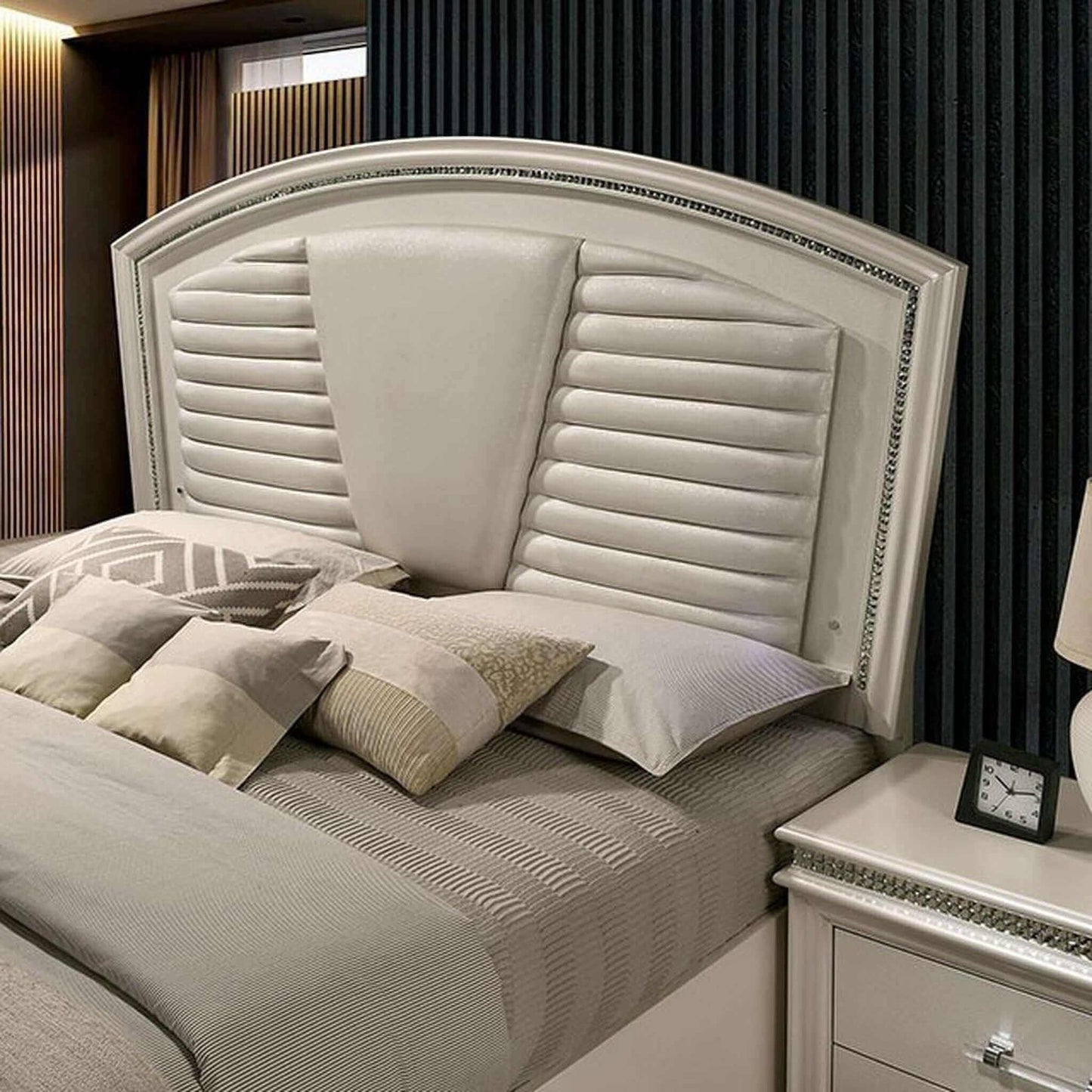 Maddie Eastern King Bed In Pearl White