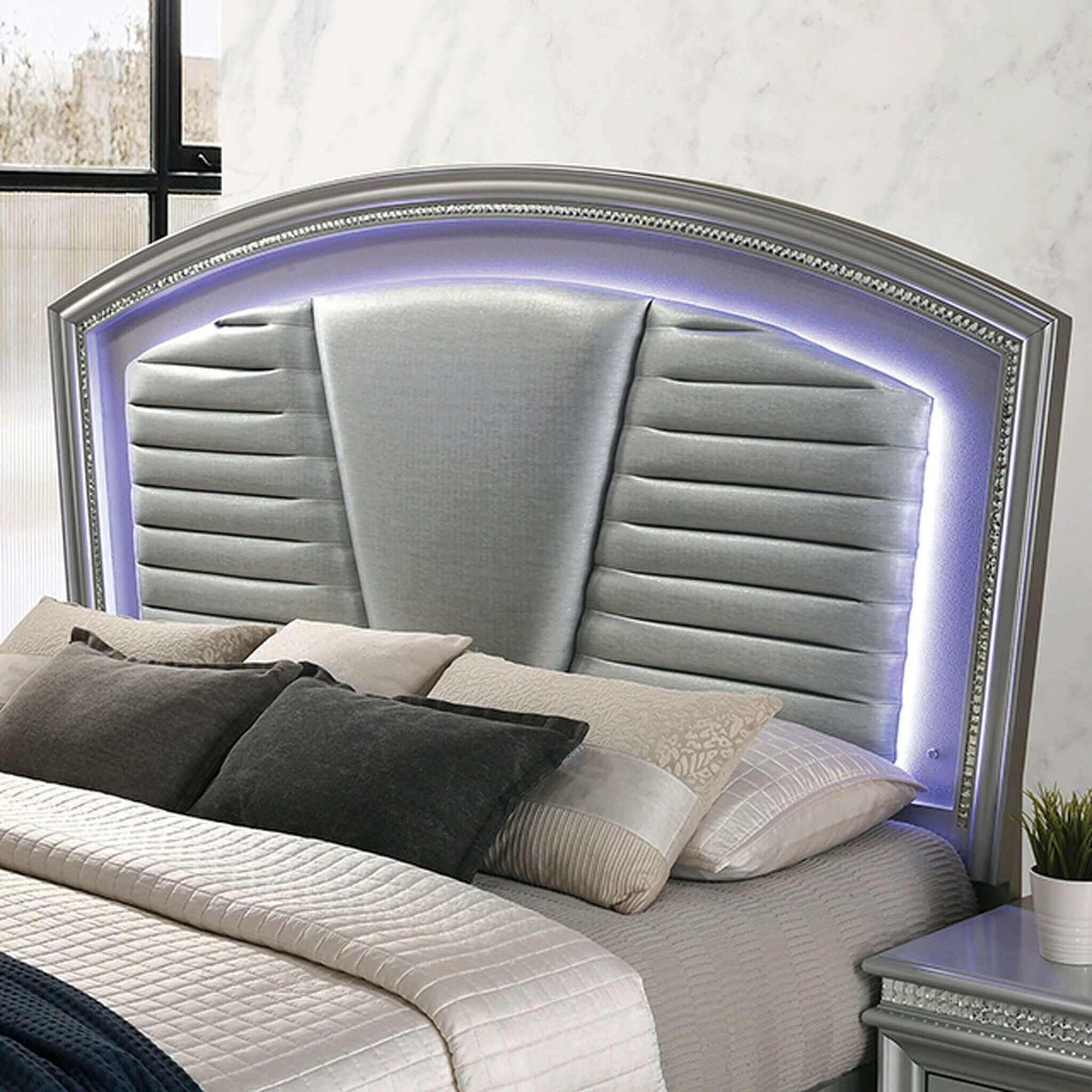 Maddie Eastern King Bed In Pearl White