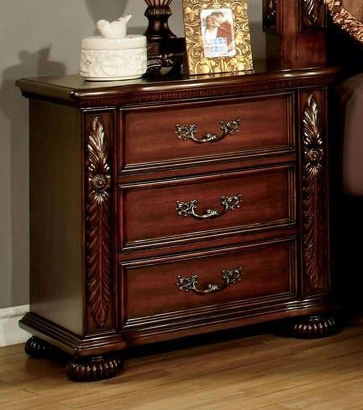 Flandreau Brown Panel Bedroom Set