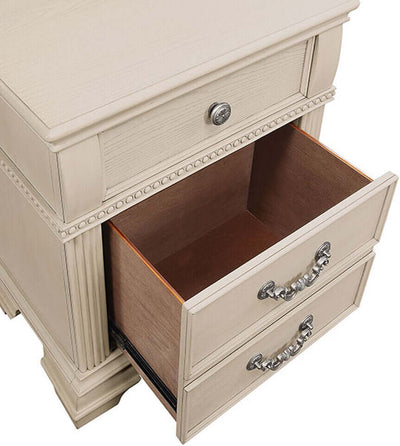 Pamphilos Queen Bed In Antique White