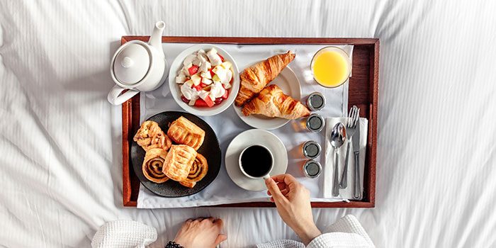 Who doesn’t love breakfast in bed? A Guide to Breakfast-Proof Your Bed with LA Mattress Store
