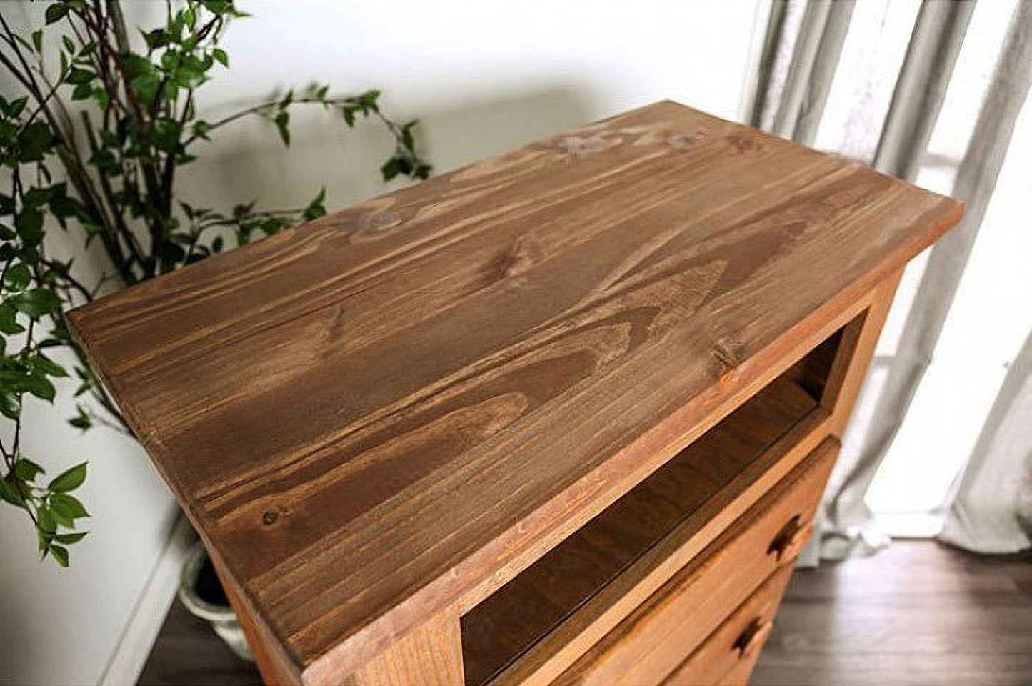 Lea Media Chest