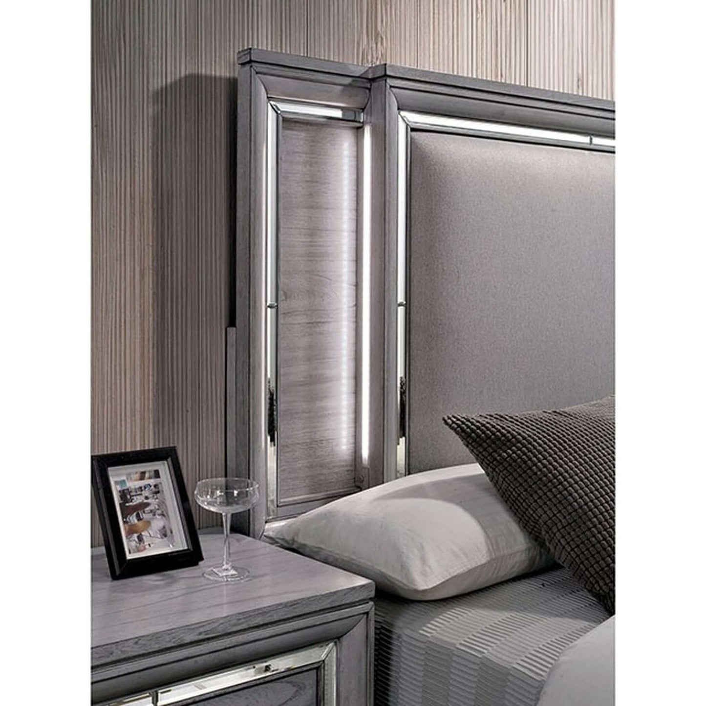 Alanis Queen Bed In Light Gray
