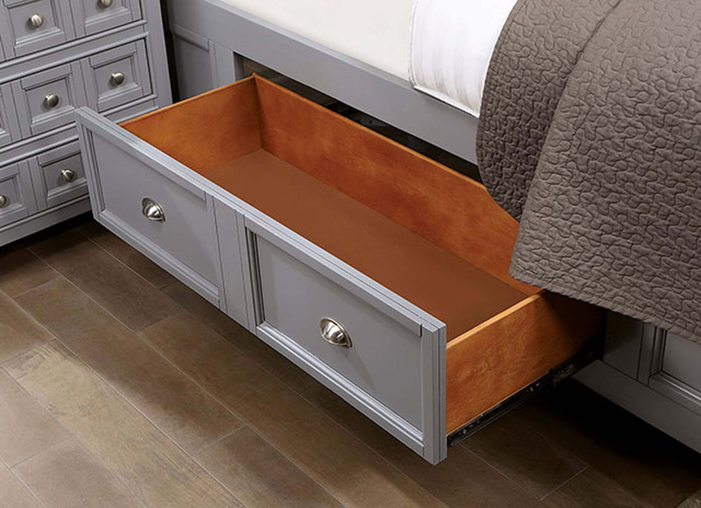 Castlile Bedroom Set In Gray