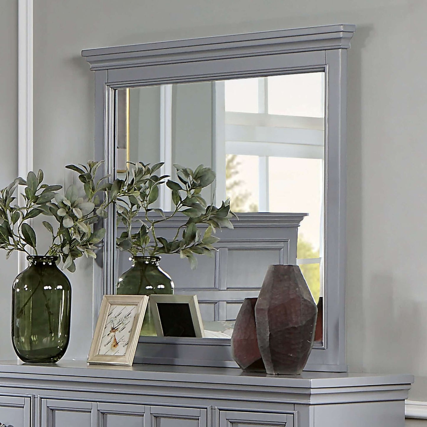Castlile Bedroom Set In Gray