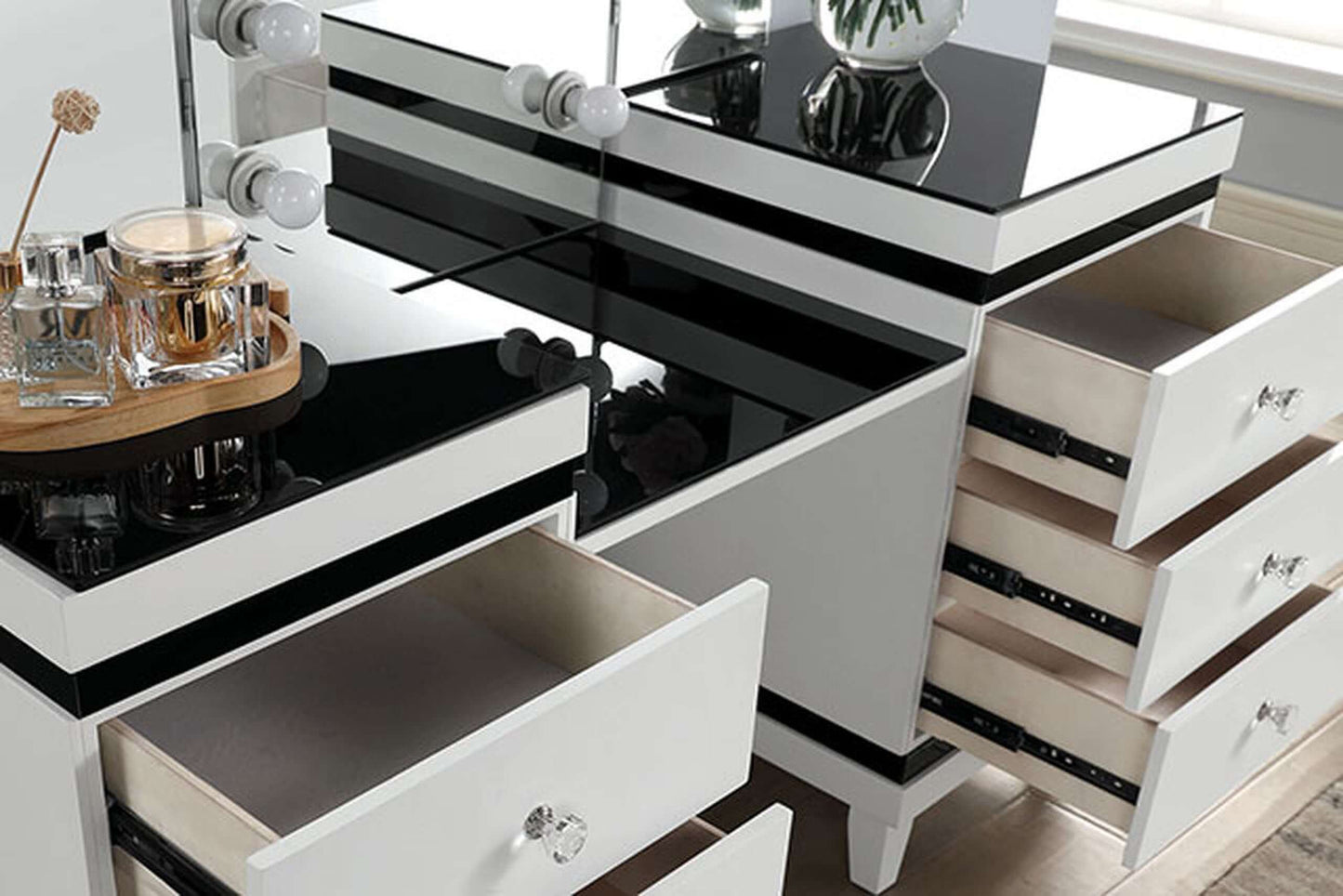 Vanity Set In White and Black