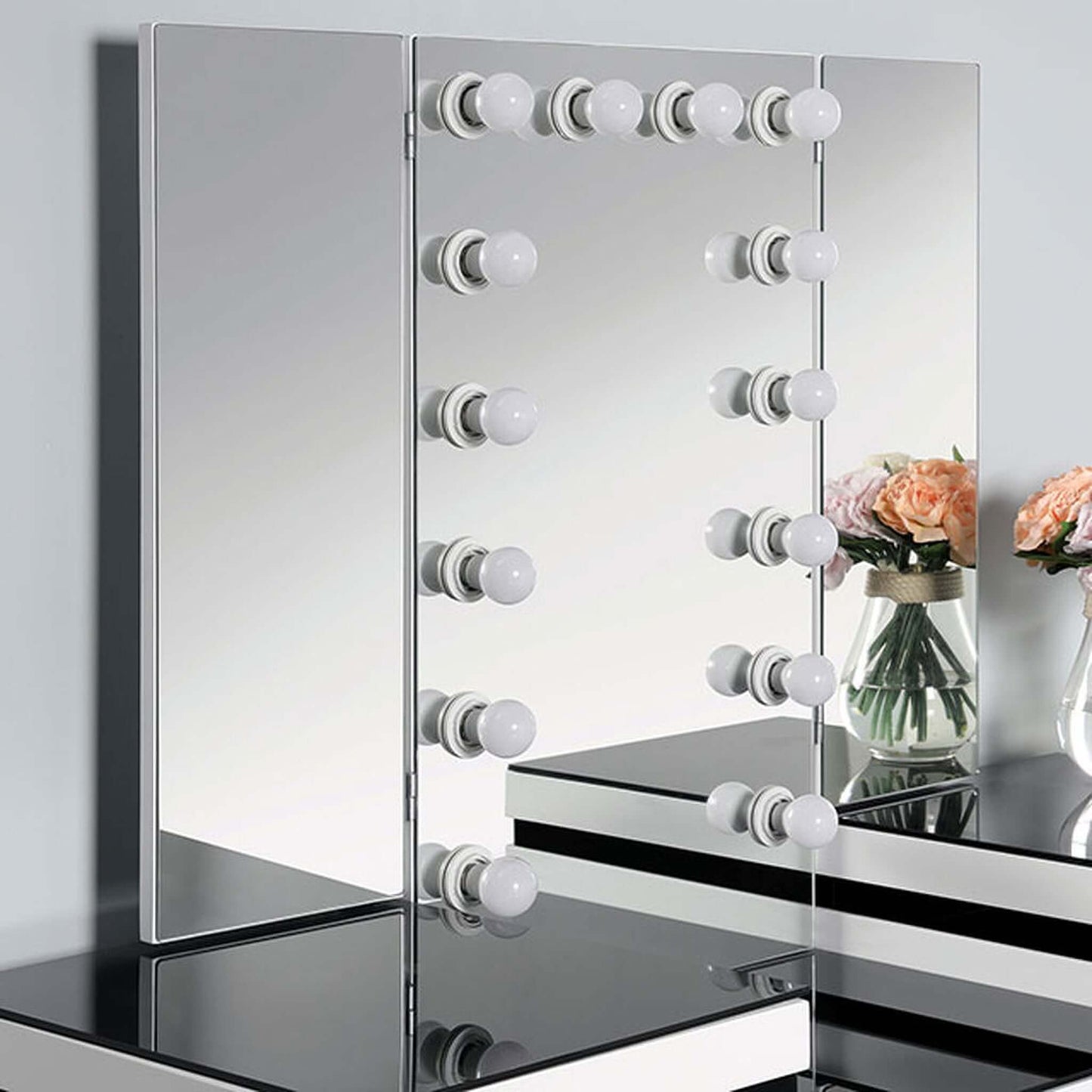 Vanity Set In White and Black