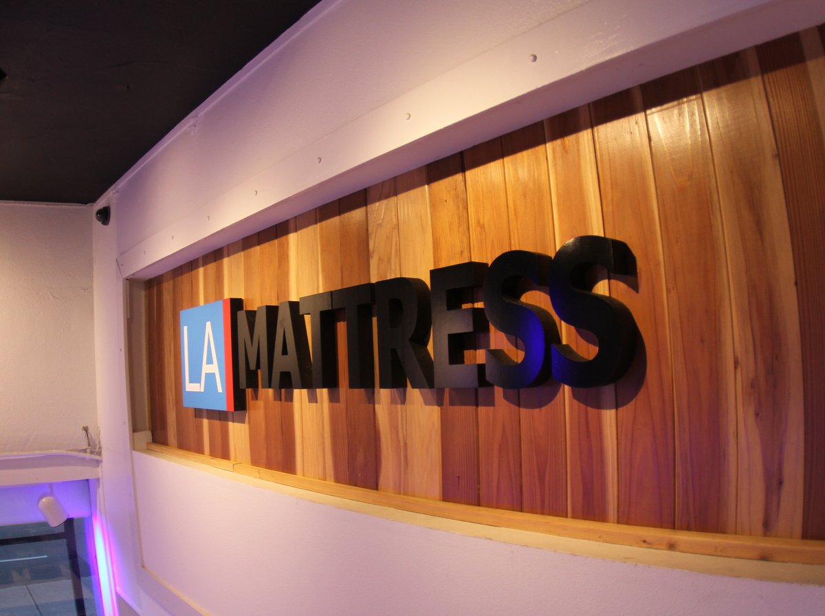 LA Mattress Store showroom in Glendale